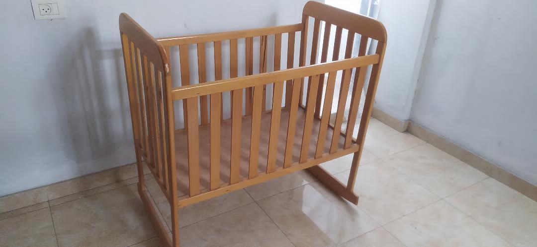 سرير اطفال 